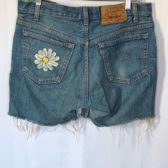 Levi’s 501 button fly cut off shorts size 32 - Picture 2 of 6